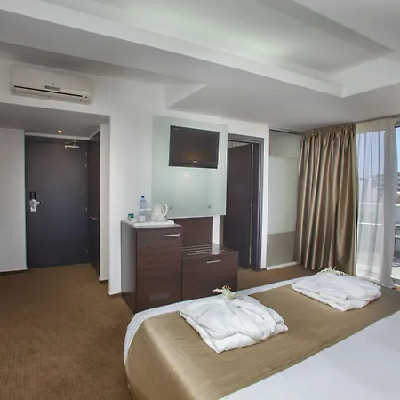 أمورجوس بوتيك فندق لارنكا