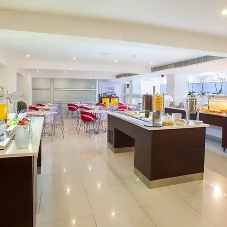 호텔 아모르고스 부티크 라르나카