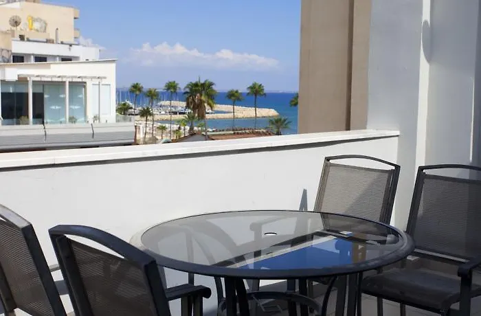 Amorgos Boutique 2* לרנקה